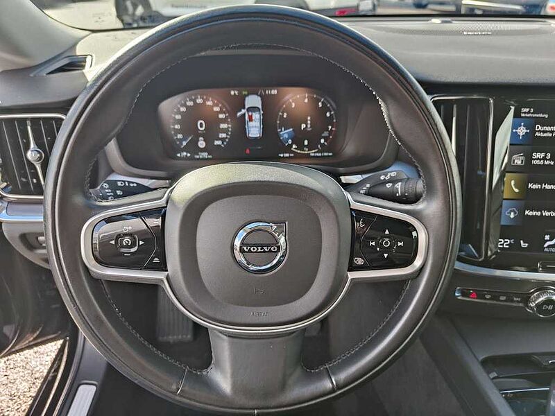 Volvo  B4 Benzin Mild Hybrid Momentum Geartronic